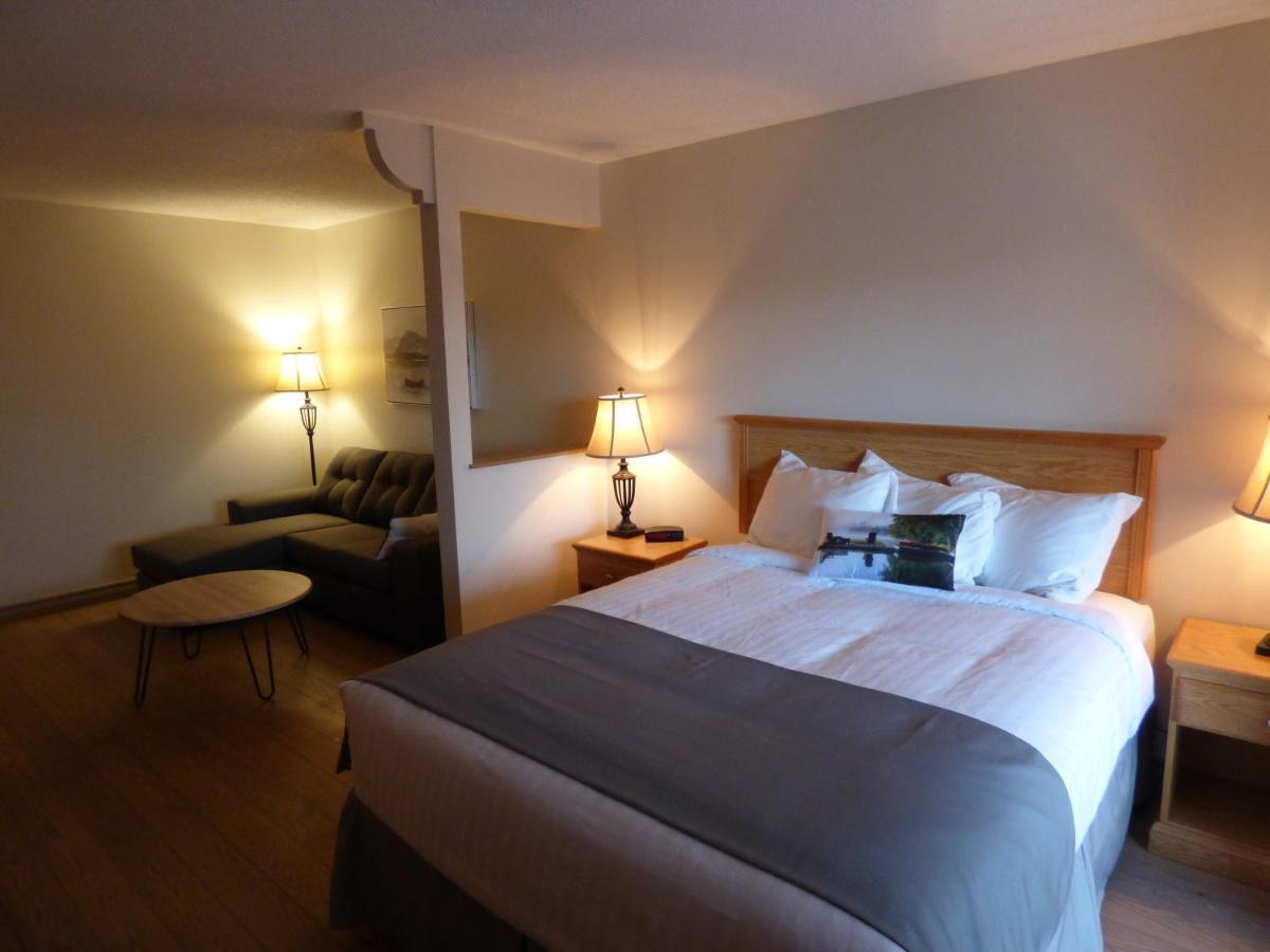 Chateau Logue Hotel Maniwaki Екстер'єр фото